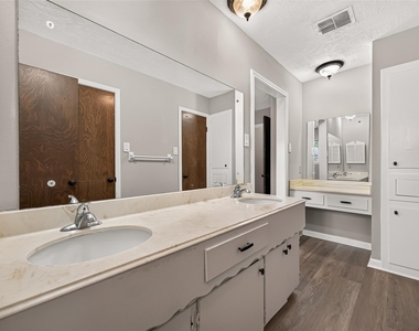 11710 N Petersham Drive - Photo Thumbnail 31