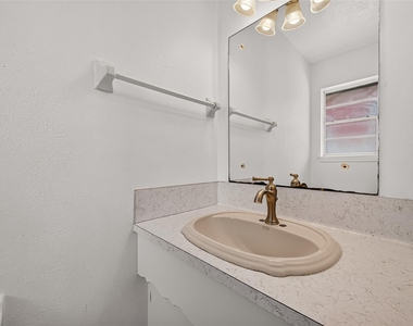 11710 N Petersham Drive - Photo Thumbnail 27