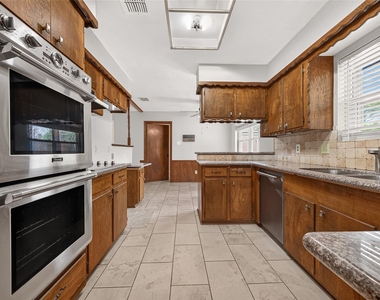 11710 N Petersham Drive - Photo Thumbnail 17