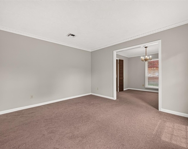 11710 N Petersham Drive - Photo Thumbnail 4