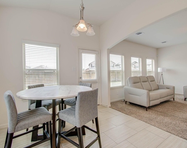 5515 Bayleys Court - Photo Thumbnail 13