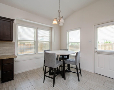 5515 Bayleys Court - Photo Thumbnail 12