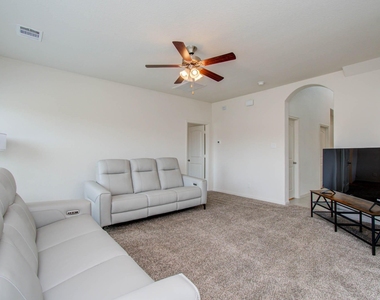 5515 Bayleys Court - Photo Thumbnail 14