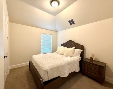 175 Oarwood Place - Photo Thumbnail 17