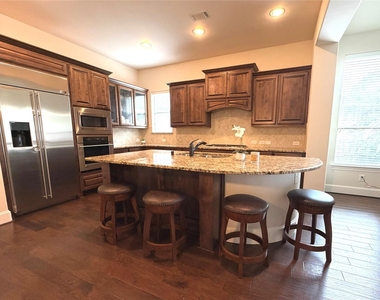 175 Oarwood Place - Photo Thumbnail 8