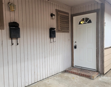 5103 Avenue Q 1/2 - Photo Thumbnail 1