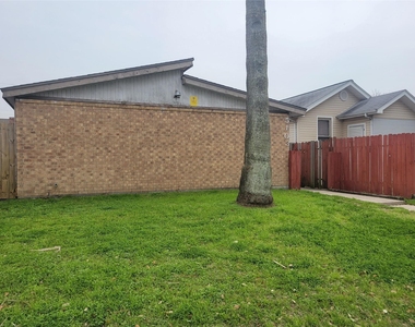 5103 Avenue Q 1/2 - Photo Thumbnail 9