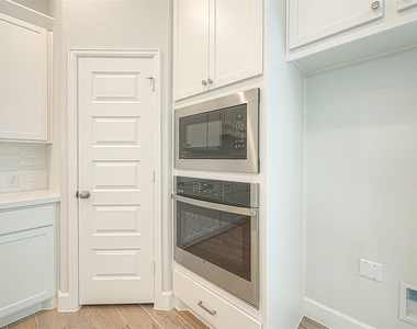 213 Mccrea Court - Photo Thumbnail 17