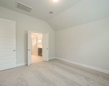 213 Mccrea Court - Photo Thumbnail 35