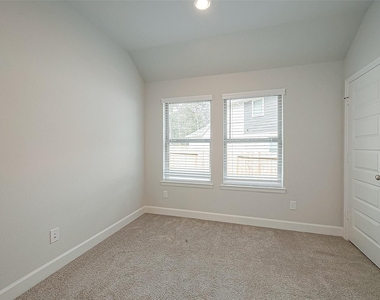 213 Mccrea Court - Photo Thumbnail 5