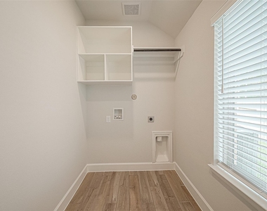 213 Mccrea Court - Photo Thumbnail 21