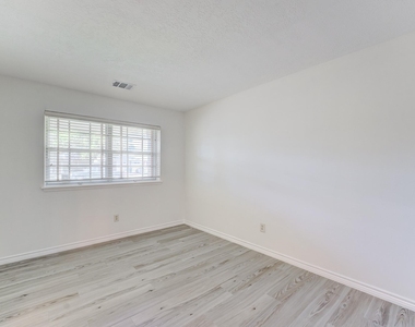 4812 Ivy Street - Photo Thumbnail 6