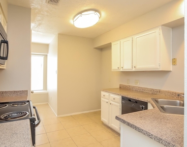 2710 Village Court - Photo Thumbnail 6