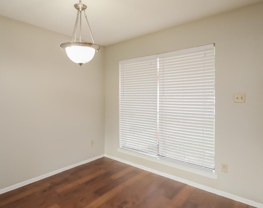 2710 Village Court - Photo Thumbnail 4