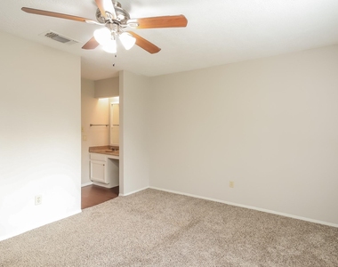2710 Village Court - Photo Thumbnail 7