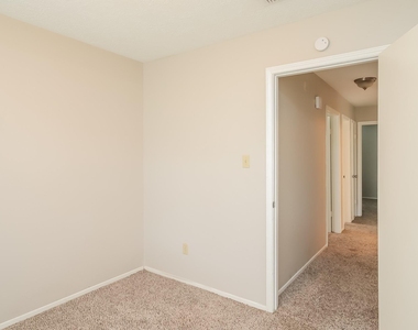 2710 Village Court - Photo Thumbnail 10
