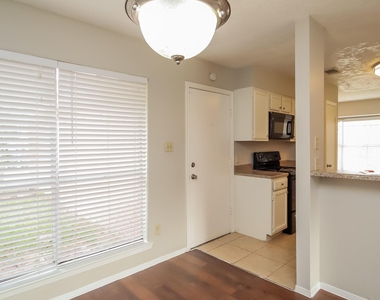 2710 Village Court - Photo Thumbnail 3