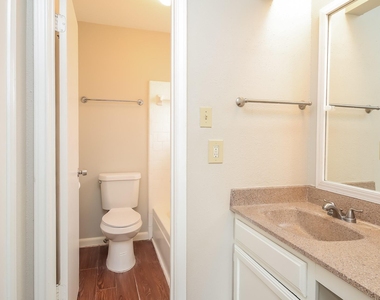 2710 Village Court - Photo Thumbnail 12