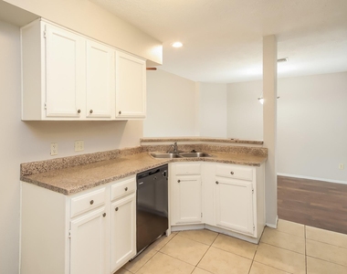 2710 Village Court - Photo Thumbnail 5