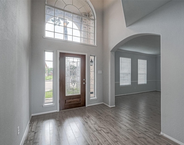 9519 Stone Terrace Court - Photo Thumbnail 4