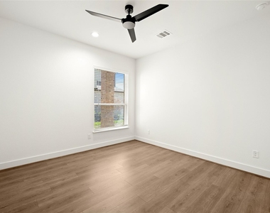 2708 Sunrise Breeze Drive - Photo Thumbnail 25