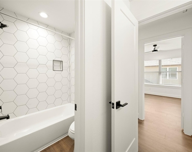 2708 Sunrise Breeze Drive - Photo Thumbnail 29