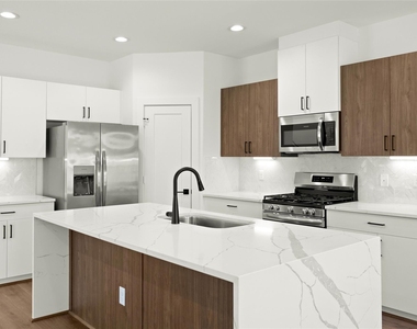 2708 Sunrise Breeze Drive - Photo Thumbnail 6