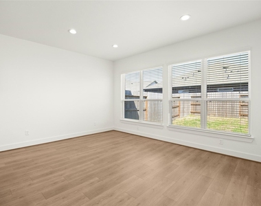 2708 Sunrise Breeze Drive - Photo Thumbnail 11