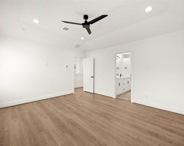 2708 Sunrise Breeze Drive - Photo Thumbnail 14