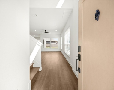 2708 Sunrise Breeze Drive - Photo Thumbnail 2
