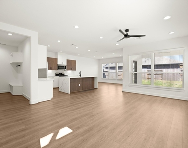 2708 Sunrise Breeze Drive - Photo Thumbnail 3