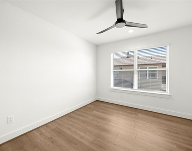 2708 Sunrise Breeze Drive - Photo Thumbnail 26