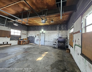 1105 Rundle Street - Photo Thumbnail 3