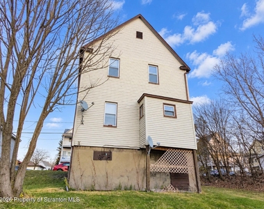 216 Elizabeth Street - Photo Thumbnail 7