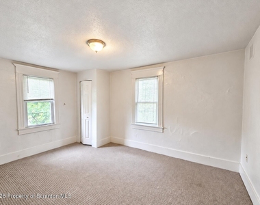 216 Elizabeth Street - Photo Thumbnail 5