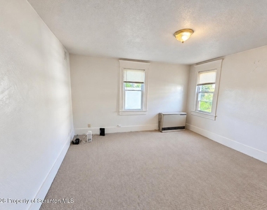 216 Elizabeth Street - Photo Thumbnail 4