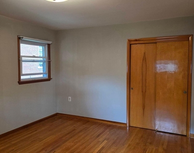 935 N Irving Avenue - Photo Thumbnail 4