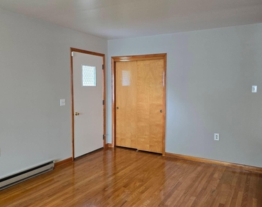 935 N Irving Avenue - Photo Thumbnail 6