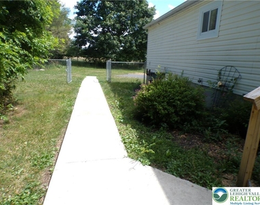 7877 Gun Club Road - Photo Thumbnail 2