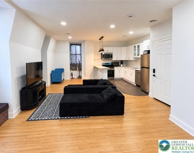 701 Main Street - Photo Thumbnail 2