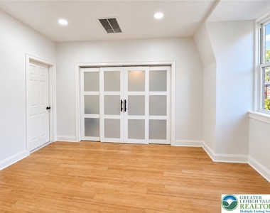 701 Main Street - Photo Thumbnail 3