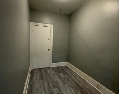 697 Ferry Street - Photo Thumbnail 2
