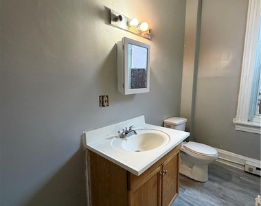 697 Ferry Street - Photo Thumbnail 10