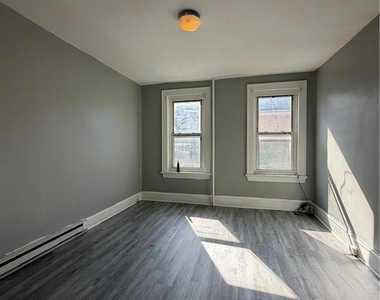 697 Ferry Street - Photo Thumbnail 7