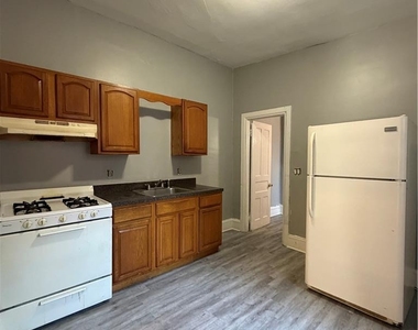 697 Ferry Street - Photo Thumbnail 6