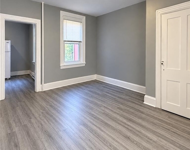 697 Ferry Street - Photo Thumbnail 4