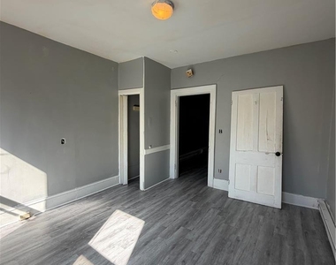 697 Ferry Street - Photo Thumbnail 8