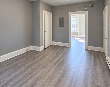 697 Ferry Street - Photo Thumbnail 5