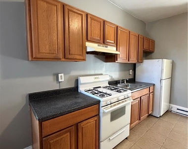 697 Ferry Street - Photo Thumbnail 6