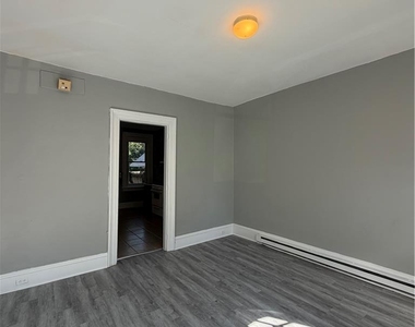 697 Ferry Street - Photo Thumbnail 3